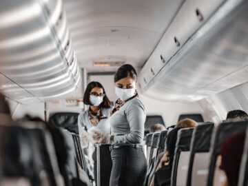 उड़ते हुए हवाई जहाज के बंद कमरों में बैठे यात्रियों को ऑक्सीजन कैसे मिल पाती है